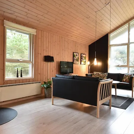 Cozy In Ringkobing With Kitchen Holiday home Sondervig
