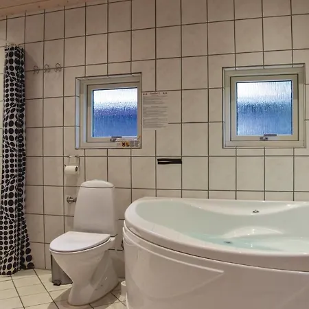 Cozy In Ringkobing With Kitchen Holiday home Sondervig
